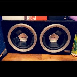 2 12” Sony XPlods, great condition, hardly used in a perfect box as well.
